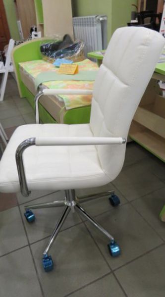 Кресло поворотное Q-022 белое 43-OBRQ022B фото