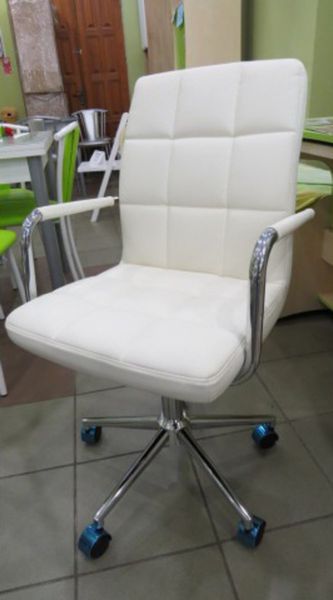 Кресло поворотное Q-022 белое 43-OBRQ022B фото